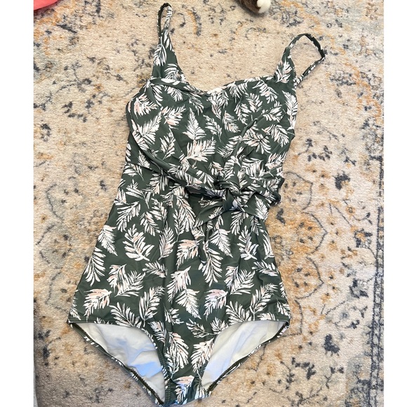 one piece swimsuit - Picture 1 of 4